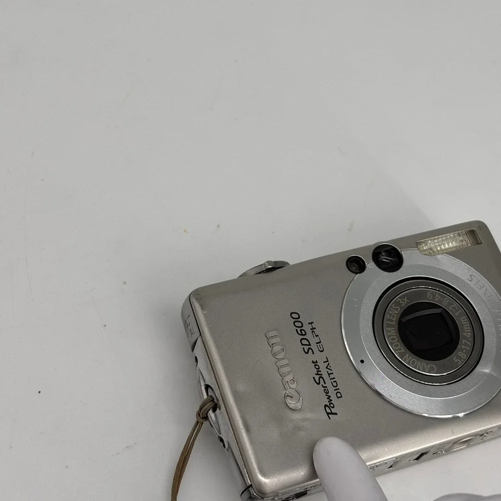 Canon PowerShot SD600 Digital ELPH Camera Silver 6.0MP Bundle Multiple Batteries
